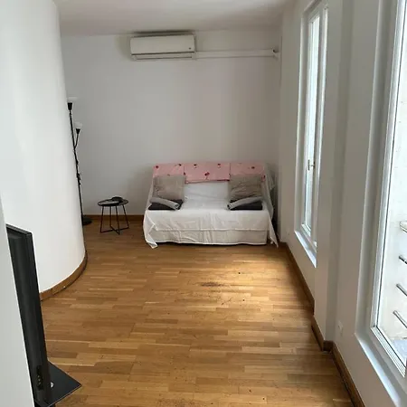Appartement 2 Pieces Champs-elysees Paris